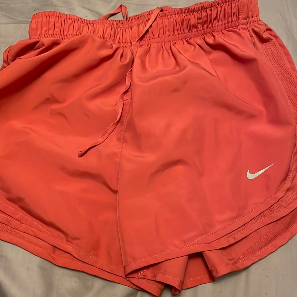 Women’s Medium nike running shorts